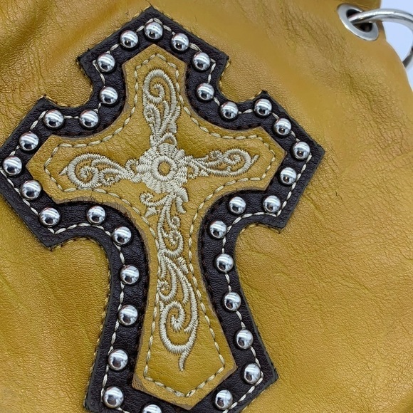 Rustic Couture’s Gold Leather Crossbody Bag. SM1717 - Picture 3 of 7